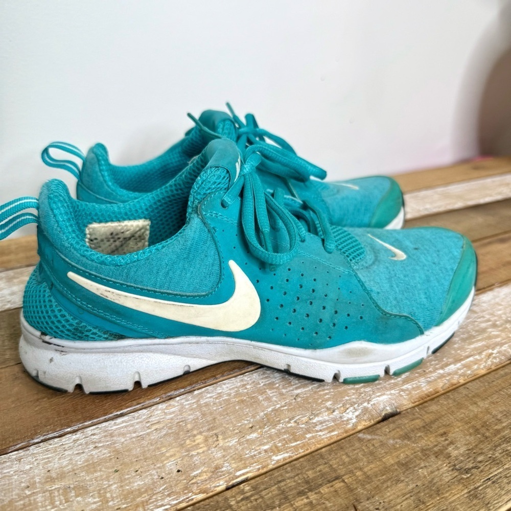 Nike Turquoise Running Shoes with White Swoosh Size 6 Women’s - Picture 10 of 16